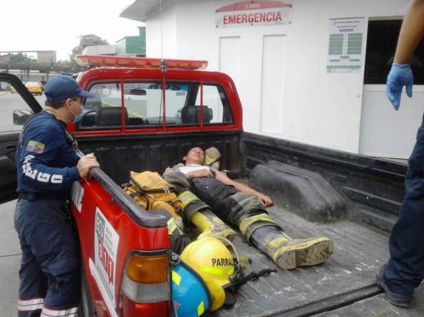 Incendio Chone, bombero asfixiado