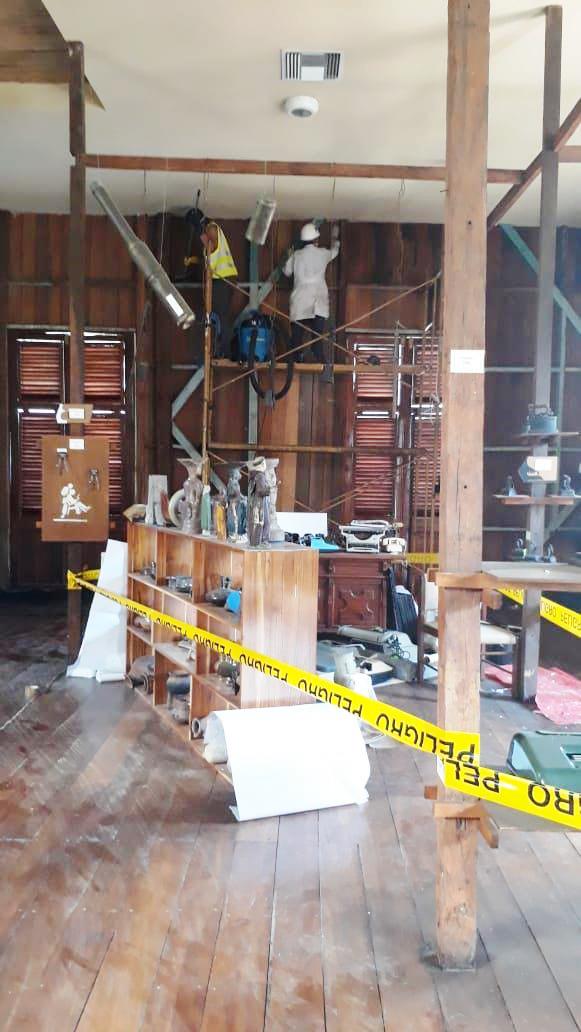 Trabajos de restauración en la sede del Museo Etnográfico Municipal Cancebí, en la ciudad de Manta. Manabí, Ecuador.