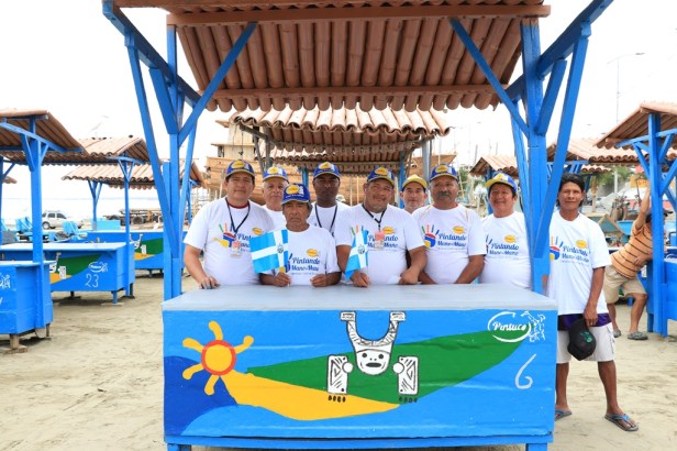 Lugar de eviscerado de pescados en Playita Mía de Manta. Manabí, Ecuador.