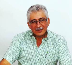 Arturo Garcés, ingeniero del departamento municipal de Agua Potable, Montecristi. Manabí, Ecuador.