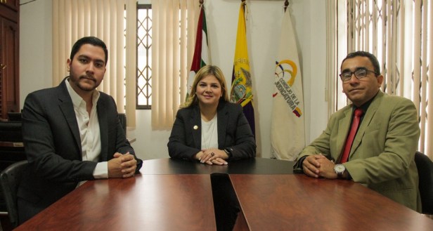 José Verdi Cevallos, Paulina Sabando y Líder Vélez de la Cruz.