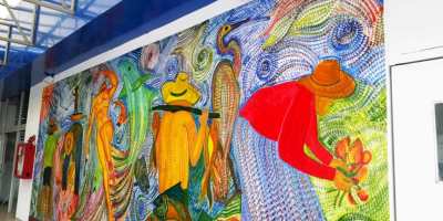 Mural de Gabriel Calle Arango (Colombia), pintado en el Mercado Los Esteros de Manta. Manabí, Ecuador.