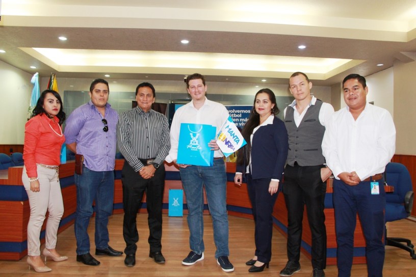 Protagonistas de la presentación de la App Moovit en la ciudad de Manta. Manabí, Ecuador.