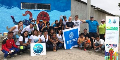 Ecomural pintado en Urbirríos 1, Manta, por voluntarios de la organización social "Mingas por el mar". Manabí, Ecuador.