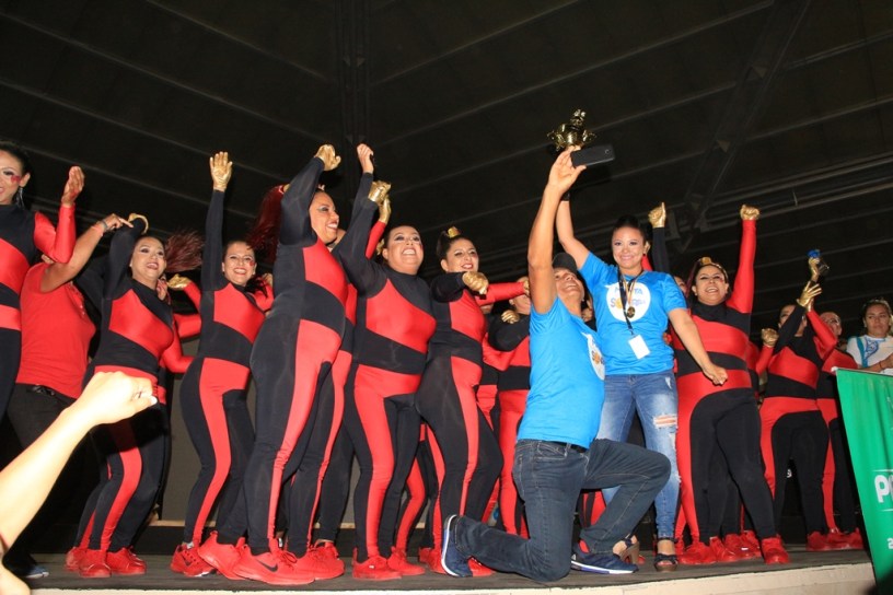 Grupo barrial de baile Passion Dance, ganador del primer lugar de la competencia "Manta Baila" II. Manabí, Ecuador.