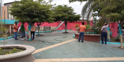 Reponen las lámparas eléctricas quemadas del Parque Aníbal San Andrés de Montecristi. Manabí, Ecuador.