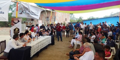 La primera dama del Ecuador, Rocío González de Moreno, durante su visita a Pile (Montecristi) para impulsar el desarrollo de la comunidad de este lugar. Manabí, Ecuador.