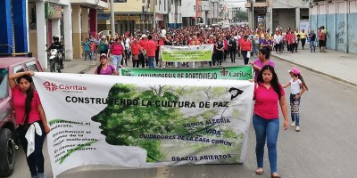 Caminata multitudinaria en la ciudad de Portoviejo, para favorecer la eliminación de la violencia contra las mujeres. Manabí, Ecuador.