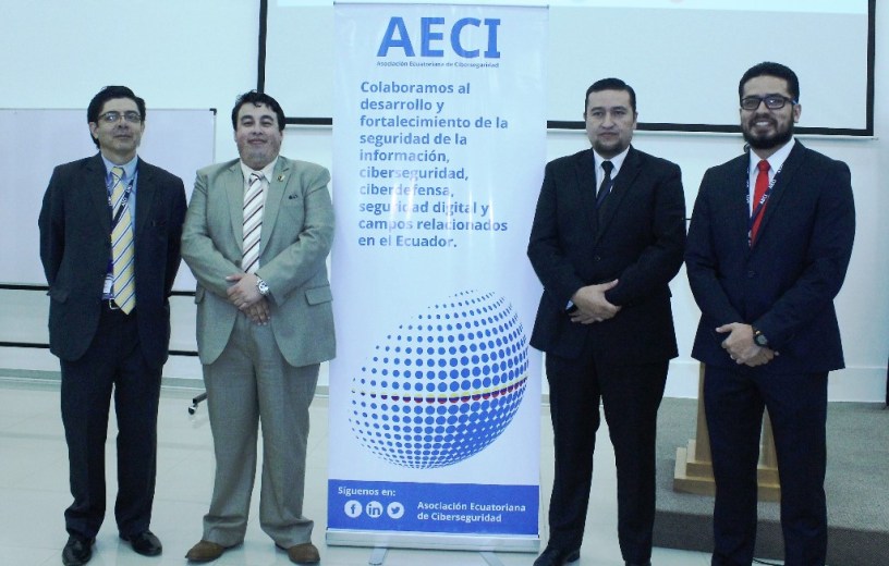 En el orden acostumbrado: Pablo Sosa, socio fundador de Aeci; Santiago Acurio, vicepresidente; Gabriel Llumiquinga, presiente; y, Jorge Guerrón, secretario. Quito, Ecuador.