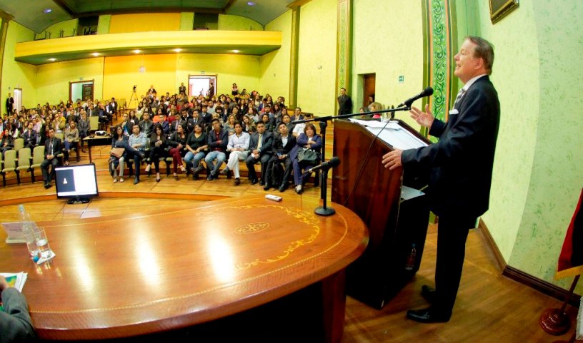 El presidente del Consejo de la Judicatura de Ecuador inaugura un Ciclo de Prácticas pre Profesionales para egresados de abogacía, en Quito.