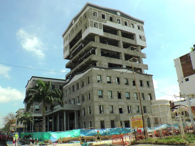 Reconstruirán el Palacio de Justicia de Portoviejo. Manabí, Ecuador.