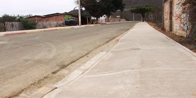 Vía que conduce hacia El Faro de San Lorenzo, Manta. Manabí, Ecuador.