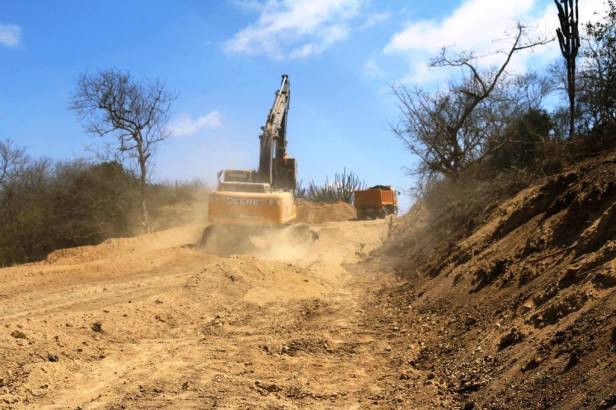 Obra municipal en pueblitos de Montecristi, vías 2