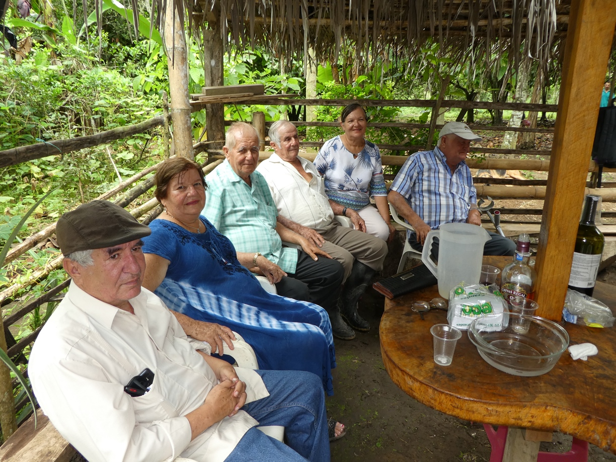 Desde la izquierda: Abogado Alexander Rodríguez Molina (sobrino) y los hermanos Flor, Pablo, Ramón, Flérida y José Molina Intriago.