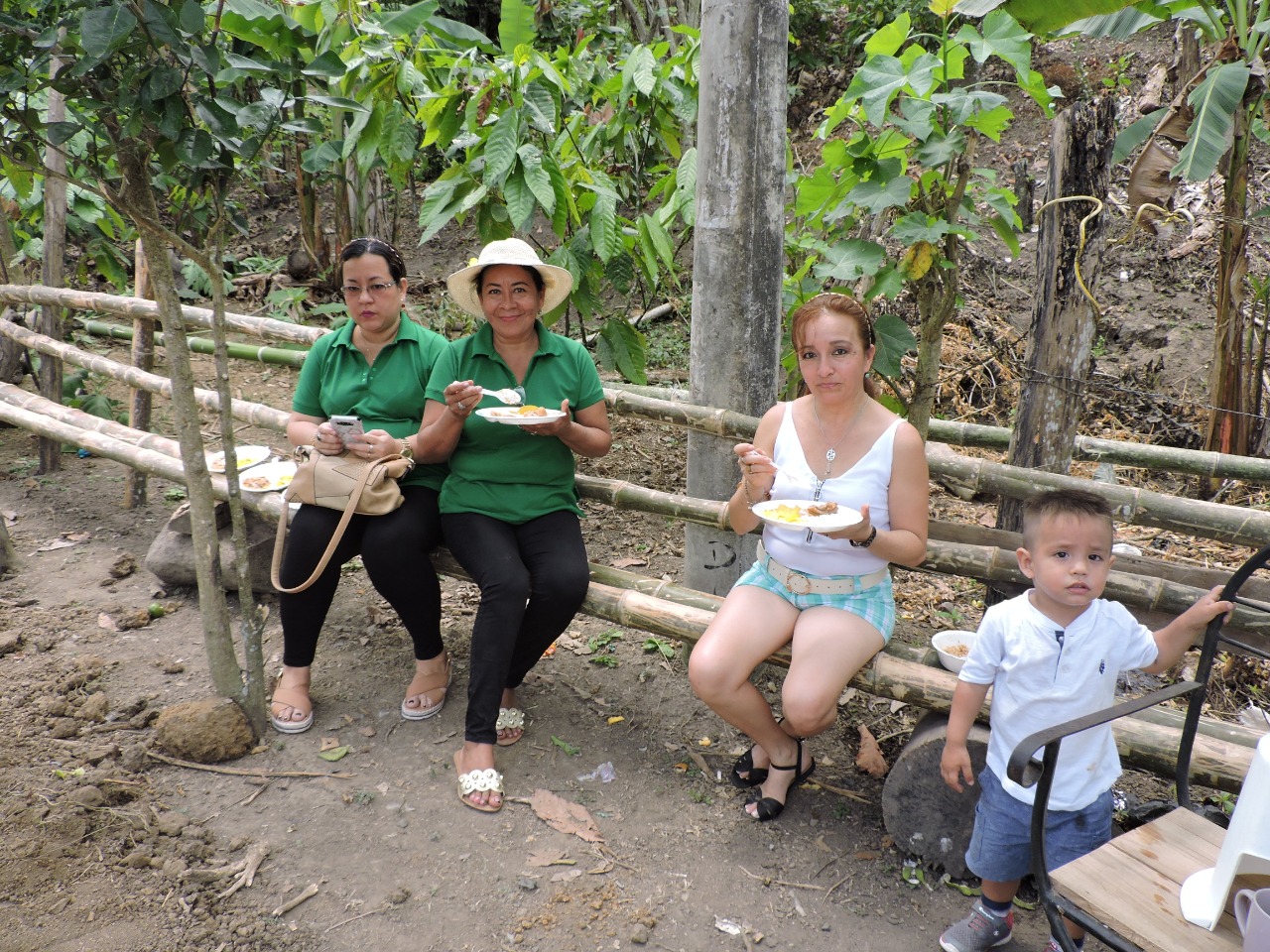 Gardenia Zambrano, Letty Manzaba, Carmen Joza Risco y Liam Mendoza Bonilla.