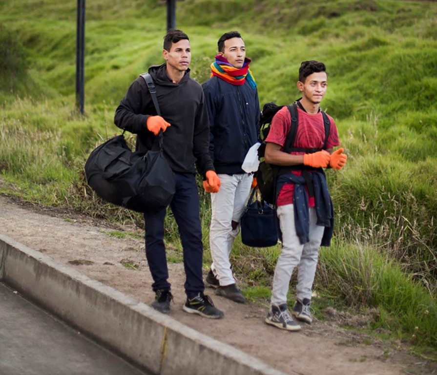 Ecuador - Edu Leon - GIZ52_jovenes con mochila