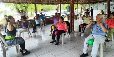 Sesión de Envejecimiento Activo en Hospital General Portoviejo. / FOTO: HGP / IESS
