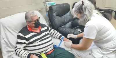 Paciente recibe autoinmunidad en Hospital General Portoviejo. / FOTO: HGP / IESS Manabí
