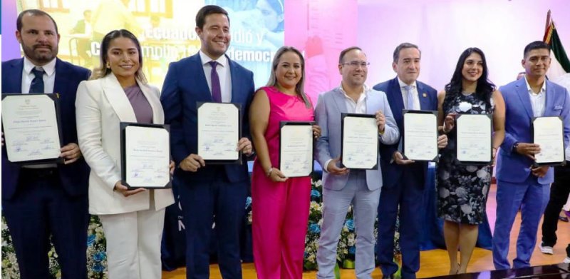 Ocho de los 10 asambleístas ecuatorianos por la provincia de Manabí, periodo 2025-2029. / FOTO: CNE Manabí