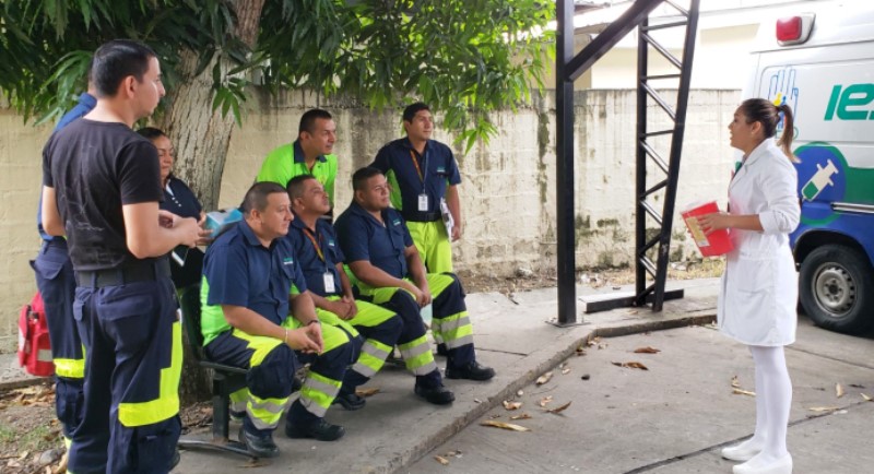 Paramédicos del Hospital General Portoviejo del IESS.