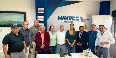 Miembros del Comité Cívico de la Memoria Histórica de Manta, Ecuador. / FOTO: Proporcionada por David Ramírez B.