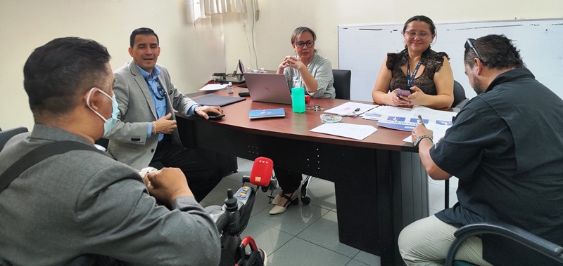 Coordinan apertura de ventanilla para uso exclusivo de personas vulnerables. / FOTO: Hospital General Portoviejo