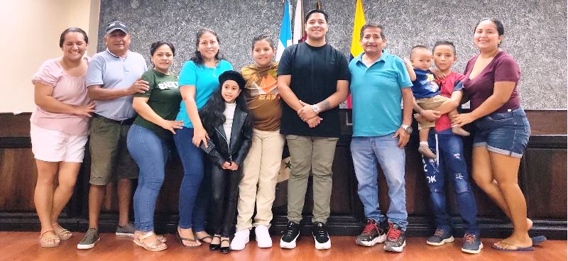 Escuela de Canto dirigida por el maestro Tito Diego Macías. / FOTO: Proporcionada por Cecilia Pinoargote de Sánchez / Manta, Ecuador