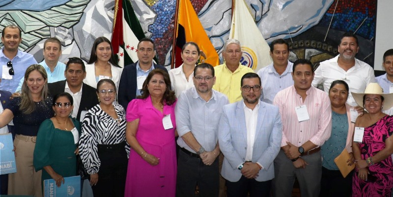 Representantes de juntas parroquiales rurales ante el Consejo Provincial de Manabí. / FOTO: CNE Portoviejo