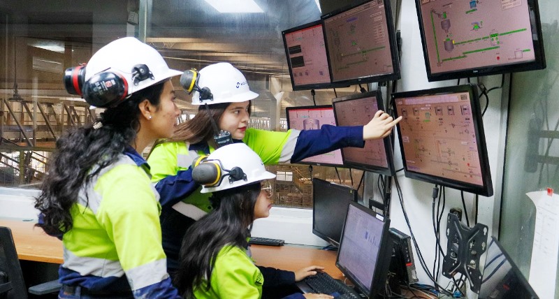Programa de capacitación profesional "Mujeres en Operaciones". / FOTO: Holcim Ecuador