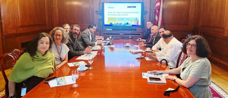 Mantenses residentes en Nueva York y funcionarios del Museo de Historia Natural en Nueva York. / FOTO: Proporcionada por David Ramírez / NY