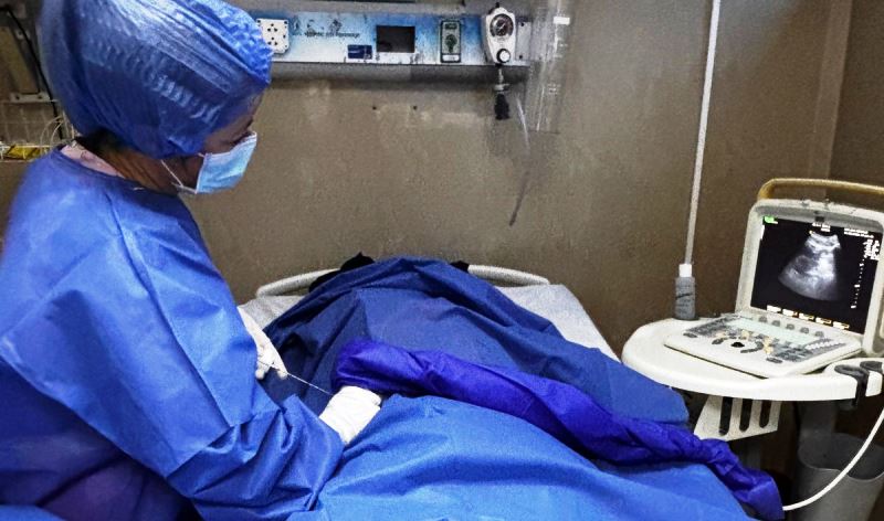 Valoración médica mediante ultrasonido en Hospital Portoviejo. / FOTO: HGP