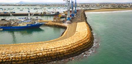 Espigón rompeolas en puerto marítimo de Manta. / FOTO: TPM