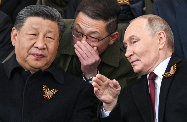 Líderes Putin y Xi Jinping dialogan en Pekín. / FOTO: Web OraInfo (Tomada del banco de imágenes de Google)
