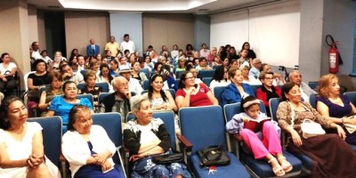 Invitados a presentación de poemarios de hermanas Mendoza en MCCM. / FOTO enviada por Vladimir Zambrano G.