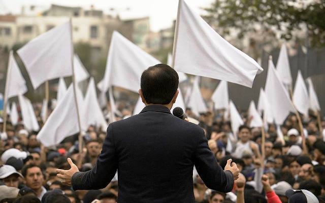 Mitin político. / FUENTE: CNE Quito / Ecuador