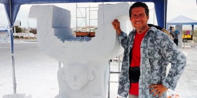 Escultor Rafael García en II Simposio de Escultores organizado por ULEAM. (Foto enviada por David Ramírez B.)