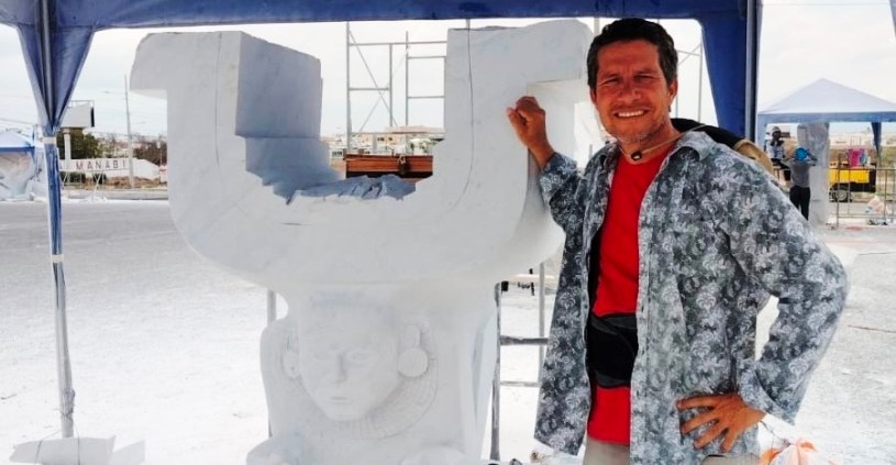 Escultor Rafael García en II Simposio de Escultores organizado por ULEAM. (Foto enviada por David Ramírez B.)