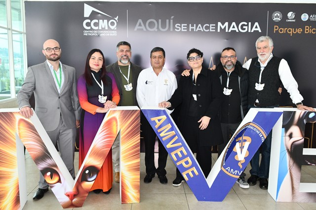 Médicos veterinarios en congreso internacional reunido en Quito, Ecuador. / FUENTE: AMVEPE