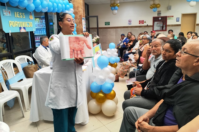 Charla médica sobre psoriasis en hospital de Portoviejo, Ecuador. / FUENTE: HGP / IESS