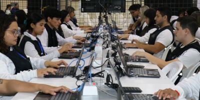 Procesamiento electrónico votación de Manabí en Referéndum y Consulta Popular Ecuador 2025. / FUENTE: CNE Ec. Portoviejo