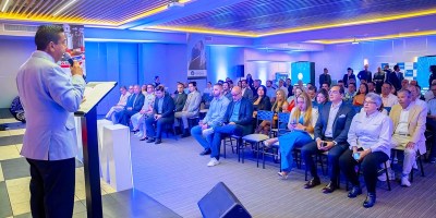 Aspecto general del auditorio que concurrió al simposio de tecnologías navieras realizado en Manta, Ecuador. / FUENTE: T.L. Ecuador