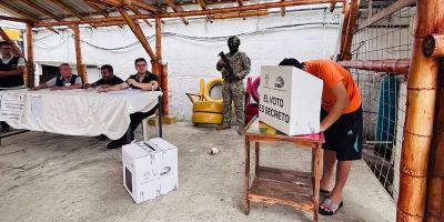 Un recluso ecuatoriano, sin sentencia ejecutoriada, ejerce su derecho a voto en Referéndum y Consulta Popular 2025. / FUENTE: CNE Ec., Portoviejo