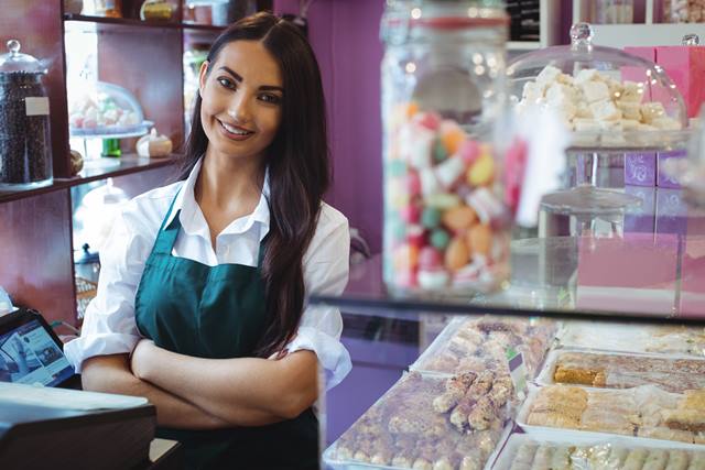 Microempresaria en su negocio. / FUENTE: Siigo Ecuador