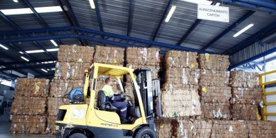 Almacenamiento de cartón en planta recicladora GIRA, Sangolquí. / FUENTE: Corp. Favorita, Ecuador