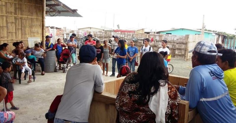 Voluntariado juvenil en un barrio marginal de Manta, Ecuador. / FUENTE: D.S.L.