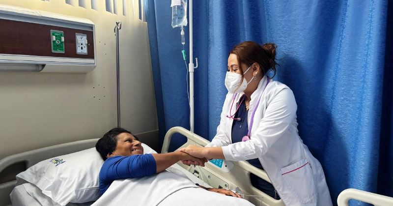 Atención médica en Centro Materno Infantil de Bahía de Caráquez, Ecuador. / FOTO proporcionada por el IESS, Portoviejo