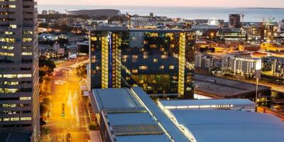 Ciudad iluminada con energía eléctrica (SolarTeam, Ecuador)