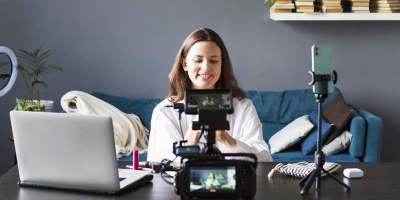 Comunicadora mediante redes sociales alojadas en Internet. / FOTO proporcionada por Siigo/Dimitrakis - Guayaquil