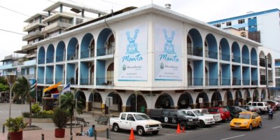 Fachada del Palacio Municipal de Manta, Ecuador. / FUENTE: Archivo RdM