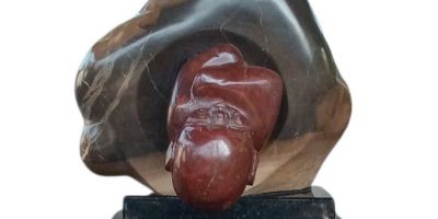 Vista frontal de la escultura Petraviva, de la artista Bonnie López Grau, de Guayaquil, Ecuador. / FOTO proporcionada por Dimitrakis